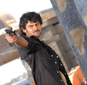 prabhas,run raja run,sudheer varma,police officer character  ఖాకీ డ్రస్సుపై కన్నేసిన మరో స్టార్‌...!